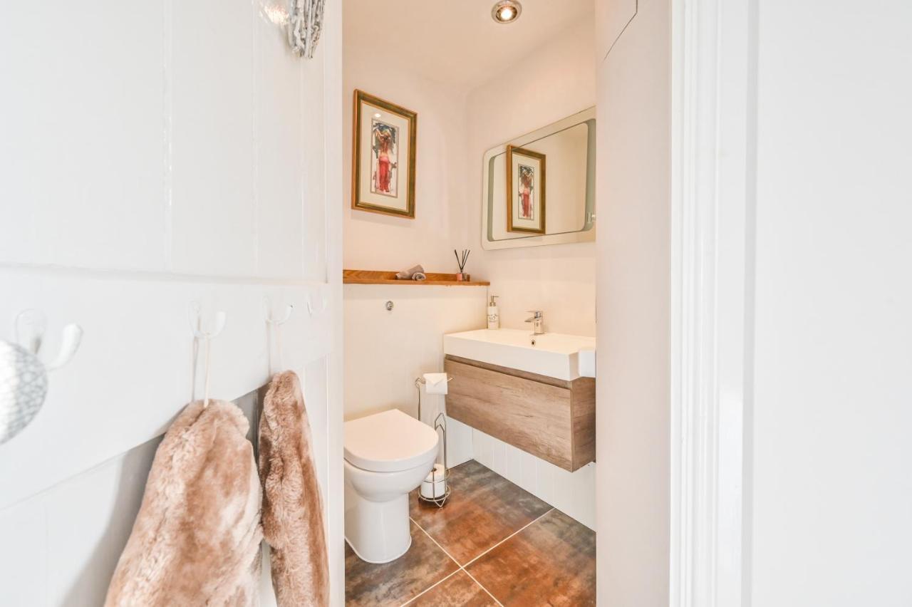 A Superb Bijou Retreat With Jacuzzi Near An Excellent Village Pub Yelverton Exterior photo