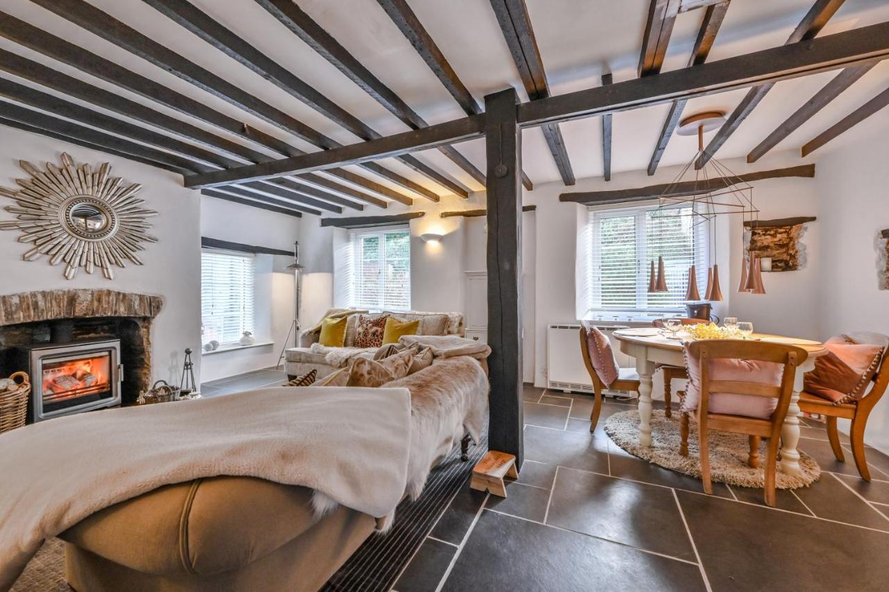 A Superb Bijou Retreat With Jacuzzi Near An Excellent Village Pub Yelverton Exterior photo