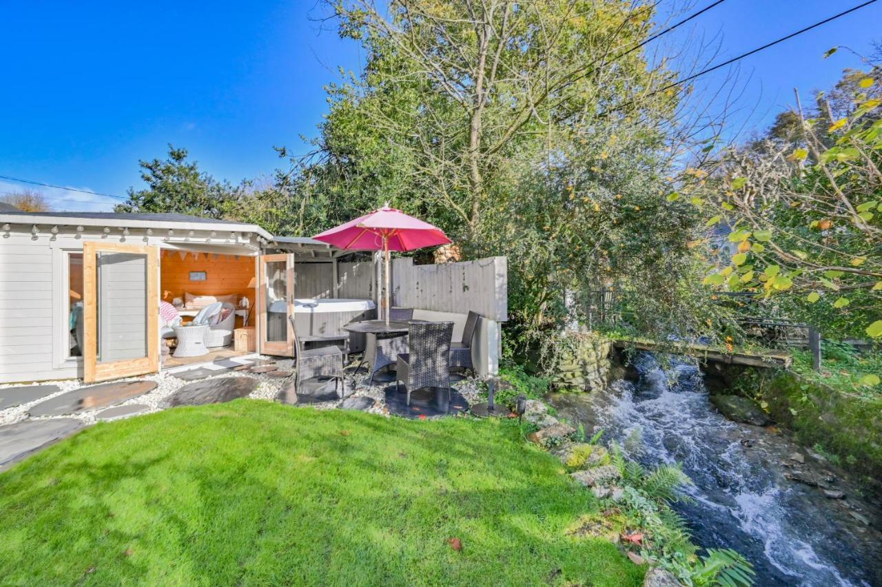 A Superb Bijou Retreat With Jacuzzi Near An Excellent Village Pub Yelverton Exterior photo