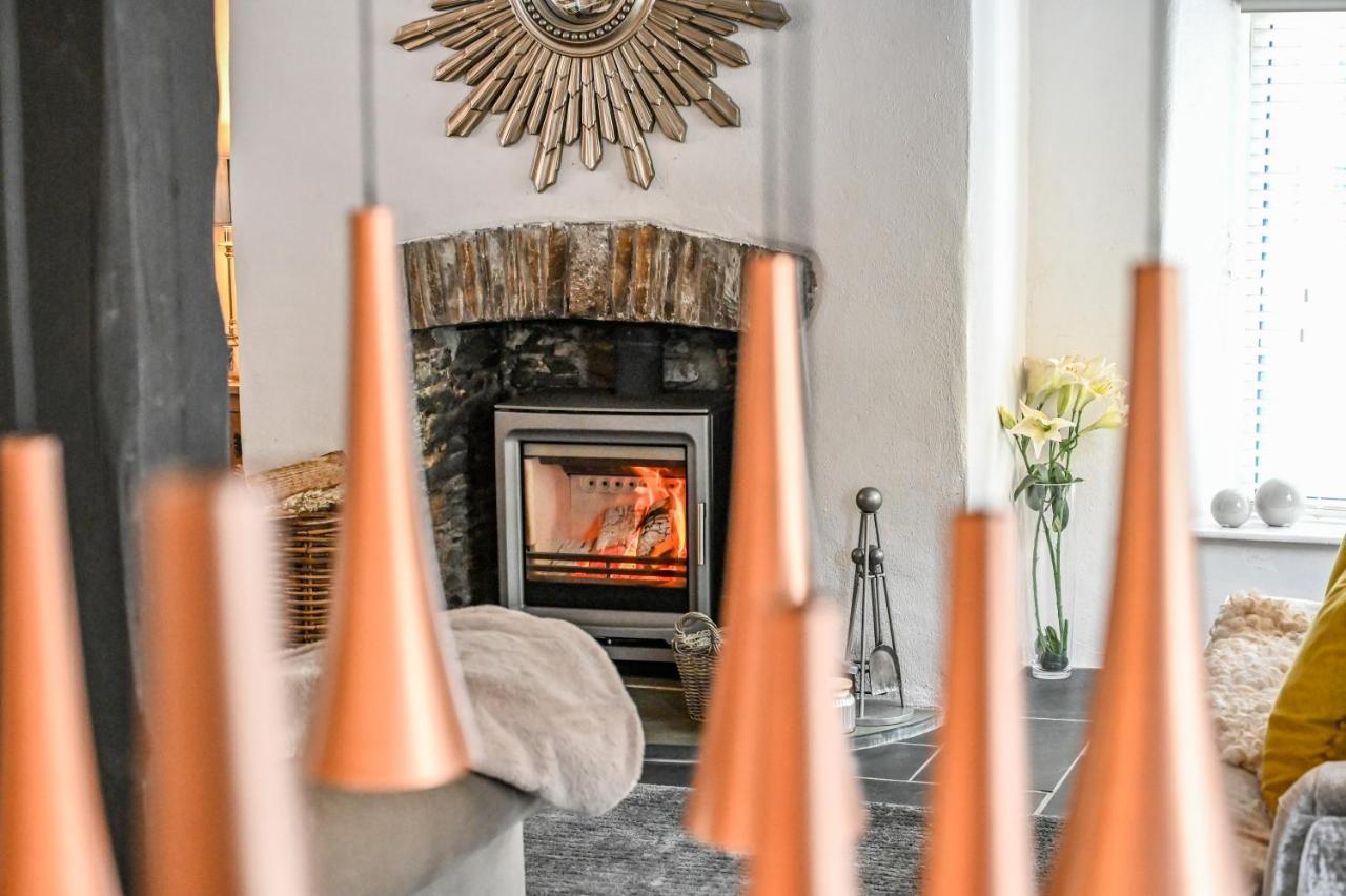 A Superb Bijou Retreat With Jacuzzi Near An Excellent Village Pub Yelverton Exterior photo