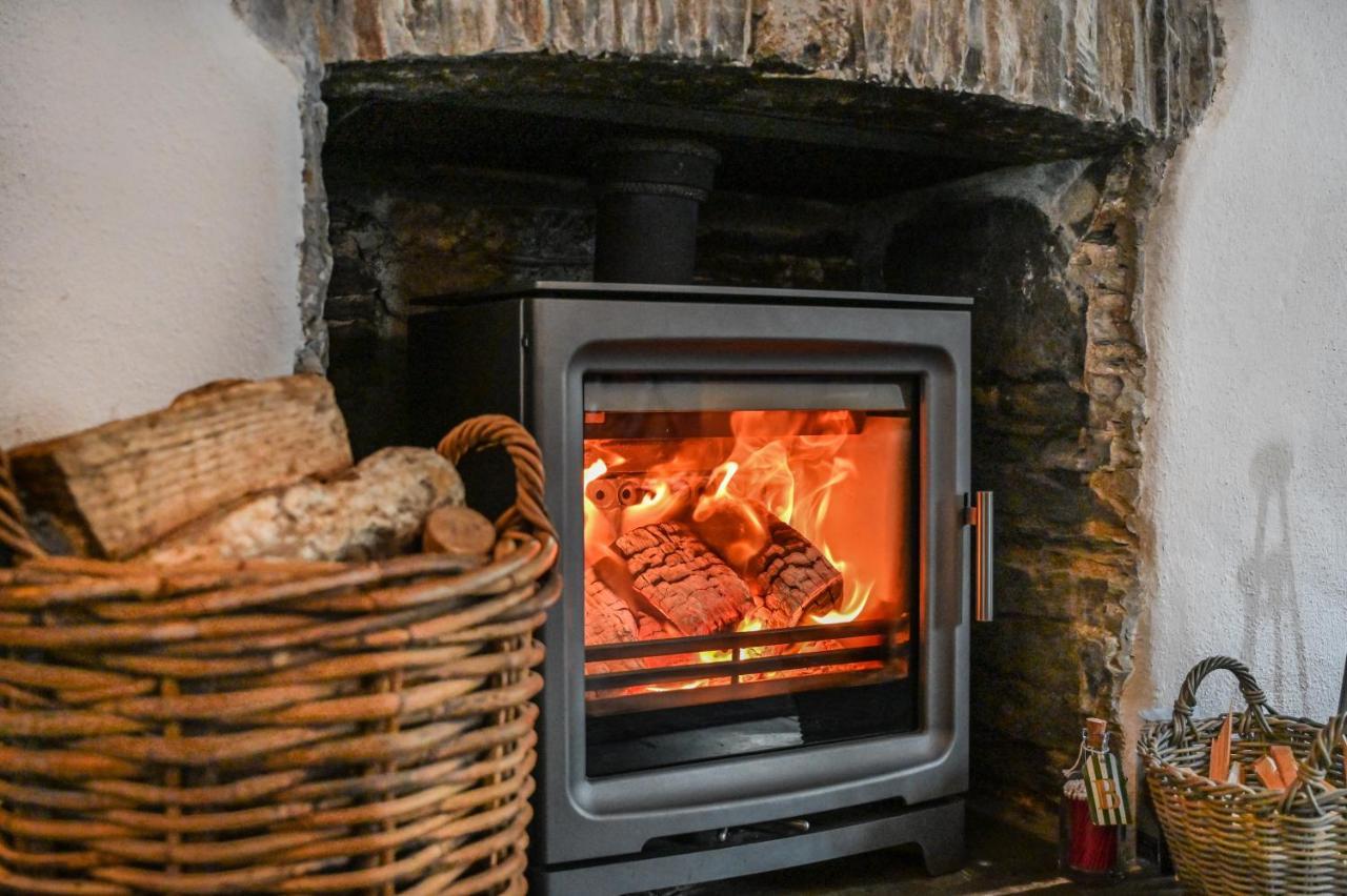 A Superb Bijou Retreat With Jacuzzi Near An Excellent Village Pub Yelverton Exterior photo