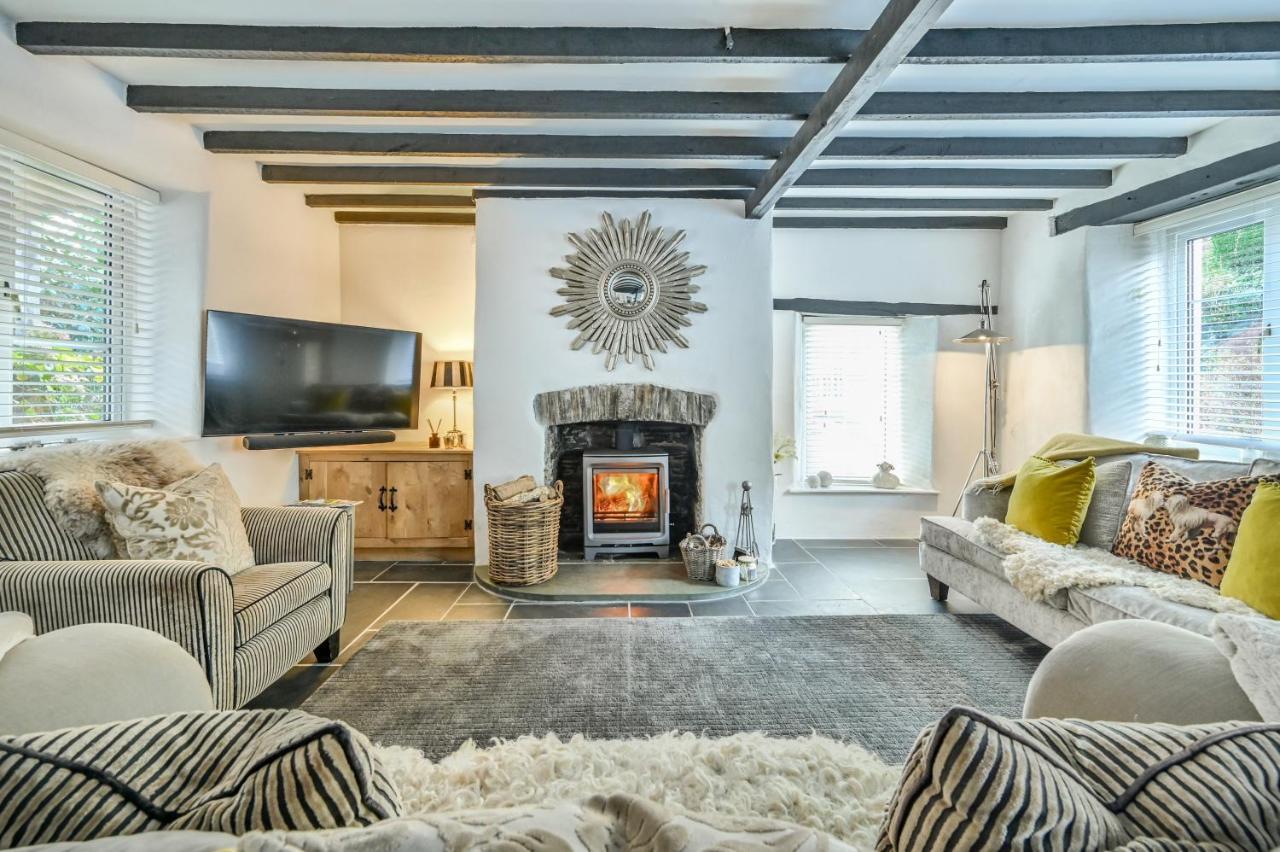 A Superb Bijou Retreat With Jacuzzi Near An Excellent Village Pub Yelverton Exterior photo