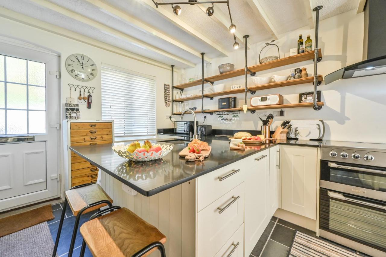 A Superb Bijou Retreat With Jacuzzi Near An Excellent Village Pub Yelverton Exterior photo