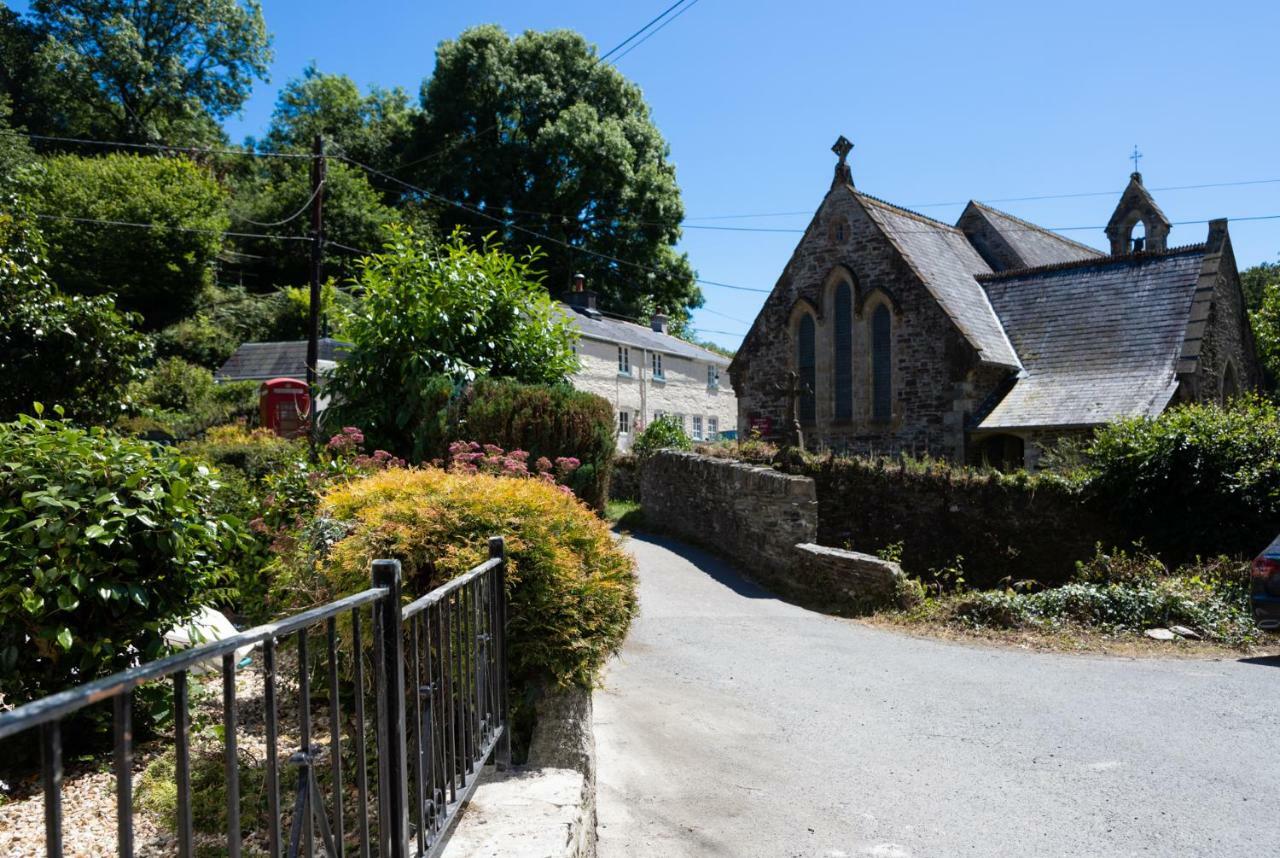 A Superb Bijou Retreat With Jacuzzi Near An Excellent Village Pub Yelverton Exterior photo